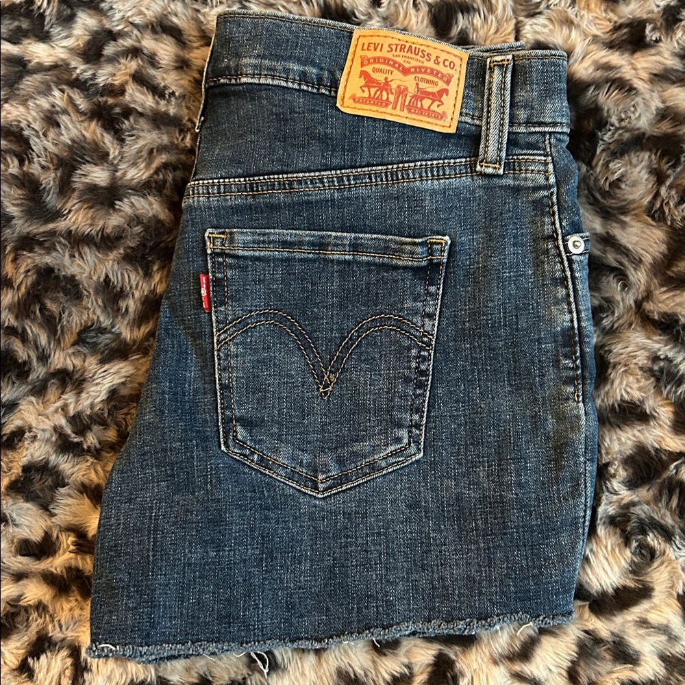 Levi Strauss Jean shorts size 27 new never worn
